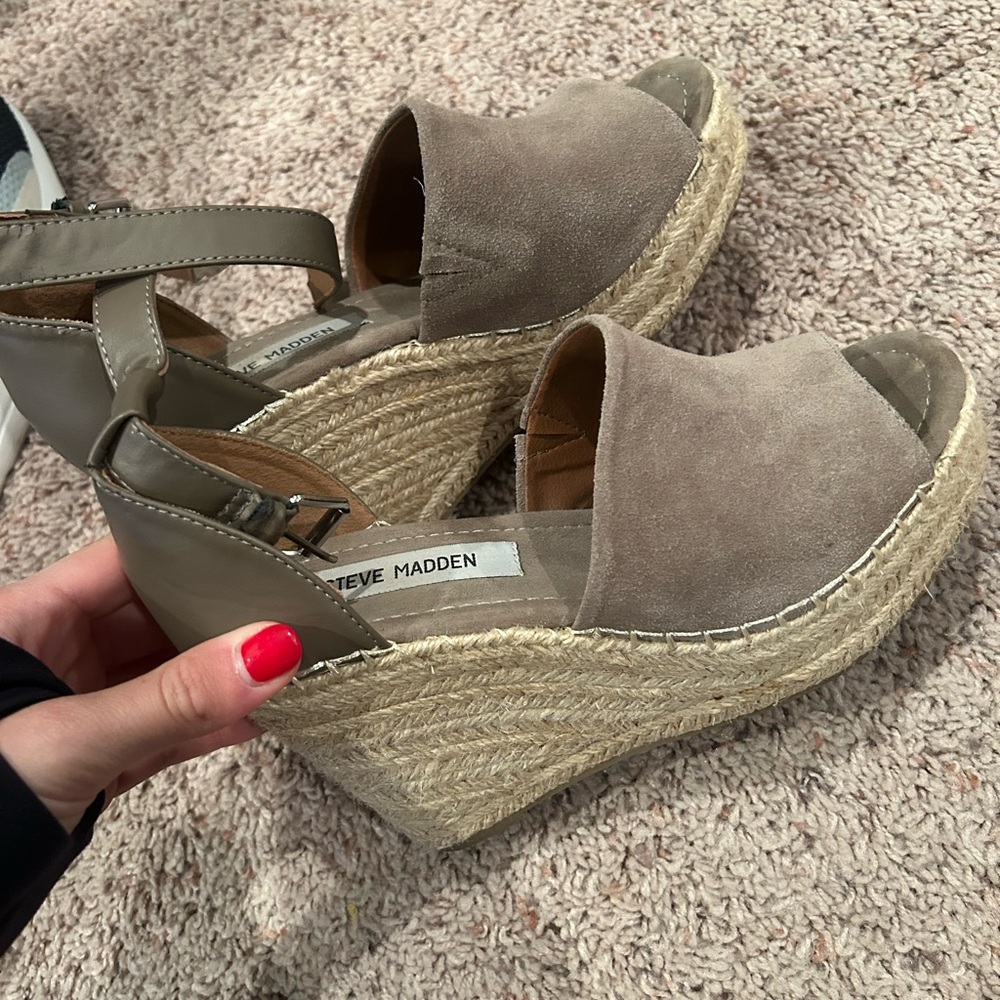 Steve Madden Beige and Taupe Wedge Sandals